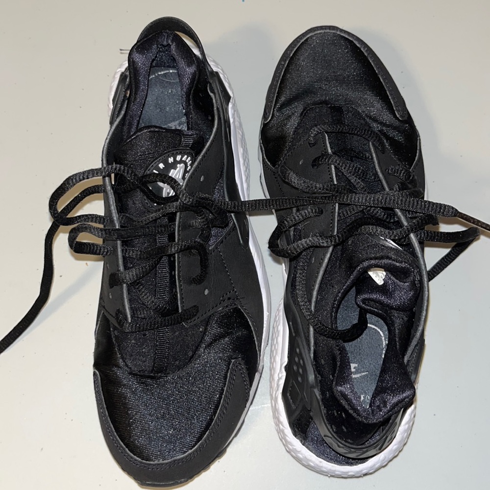 Nike Huarache Black white sneakers running shoes
